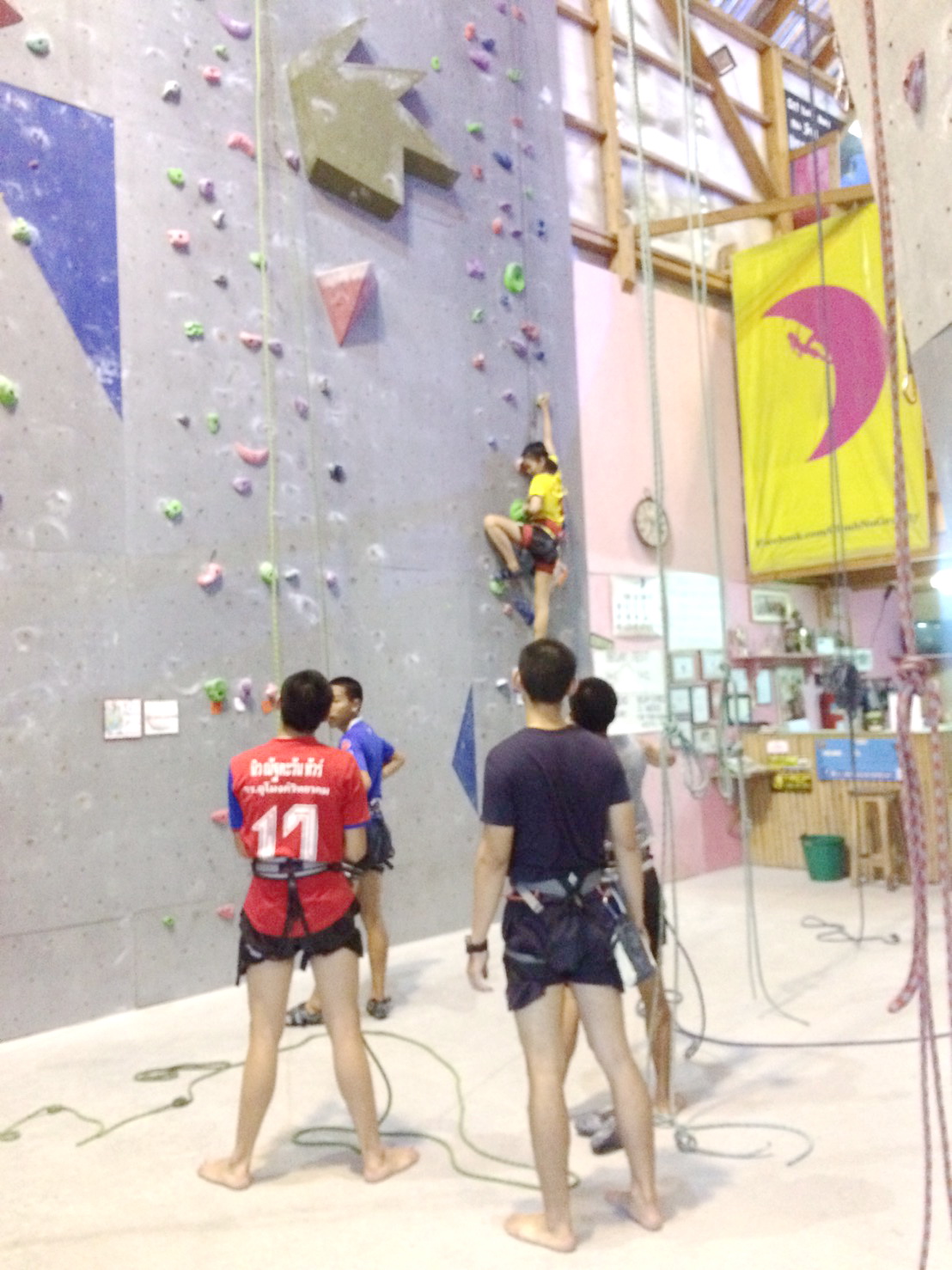 ซ้อมหนัก…ทีมนักกีฬาปีนหน้าผาจำลอง - Chiang Mai News