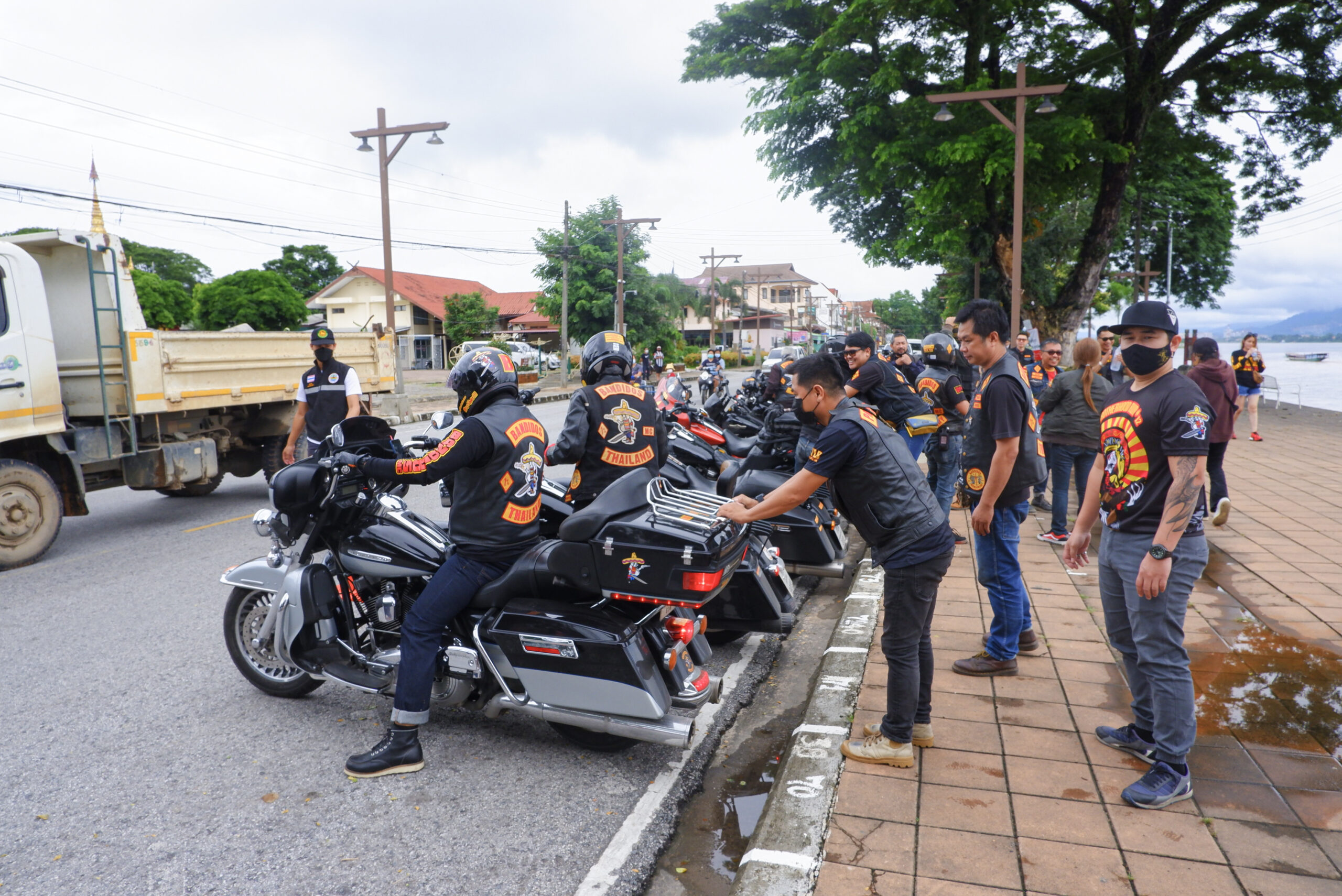 BANDIDOS MC ภาคเหนือ เยือนถิ่นประวัติศาสตร์เมืองเชียงแสน มอบของ
