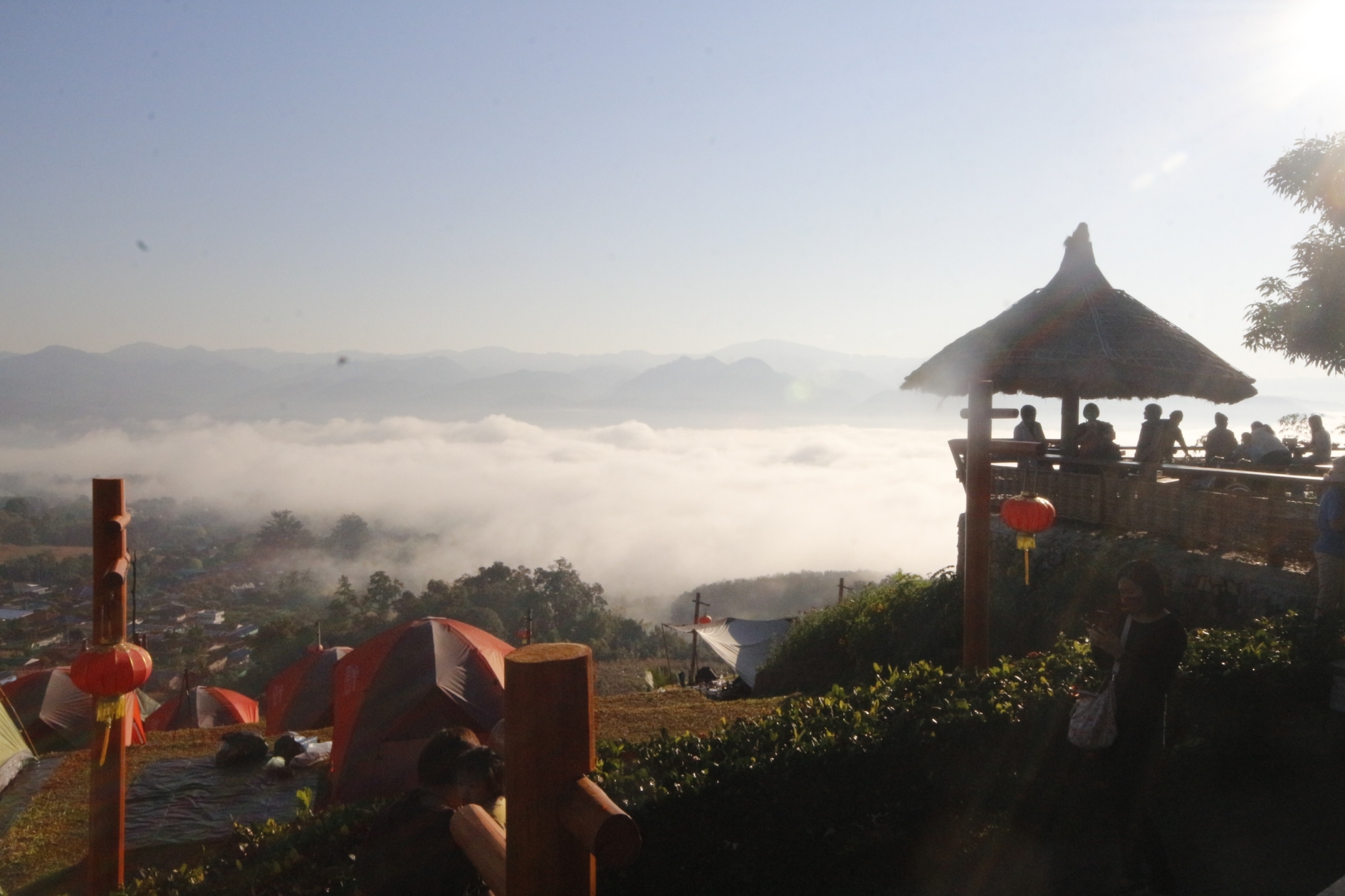 มีคลิป) หนาวนี้ที่แม่ฮ่องสอน ชวนไปชิมชา ชมสายหมอก ที่จุดชมวิวทะเลหมอกหยุนไหล  อ.ปาย - Chiang Mai News