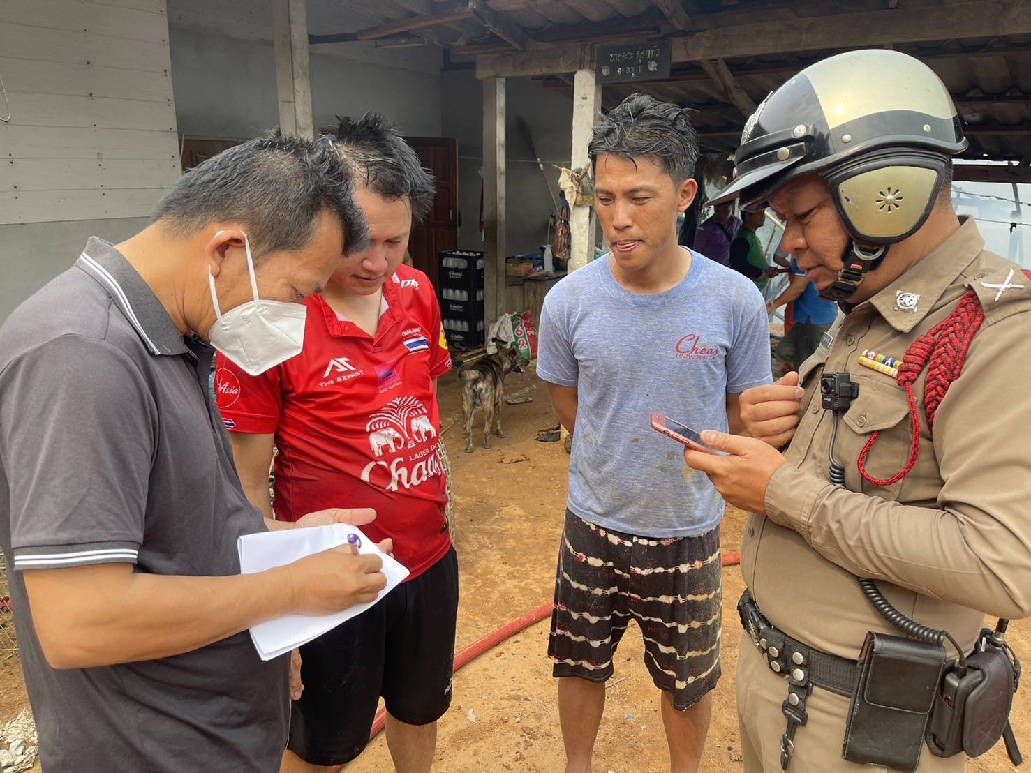 ระดมรถดับเพลิง สกัดไฟโหมไหม้บ้านวอด 5 หลัง เหตุอากาศร้อนจัด - Chiang ...
