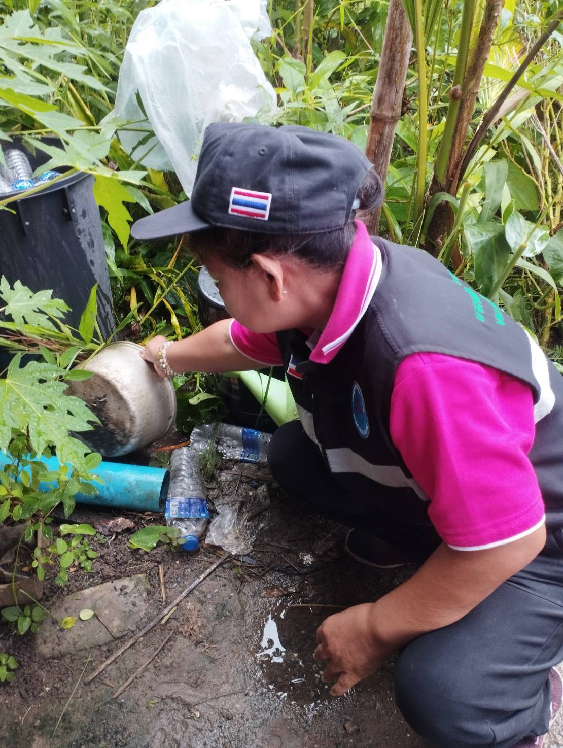 San Kamphaeng District Public Health Office Big Cleaning Day campaigns to destroy breeding grounds for Aedes mosquitoes.