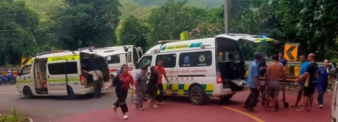 Teachers' pickup collides with guardrail, injuring seven in Mae Hong Son | News by Thaiger